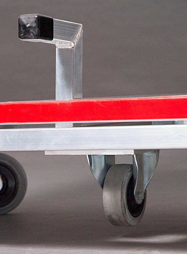 Bildausschnitt vom Fahrgestell eines Kommissionierwagens mit 5. Rad