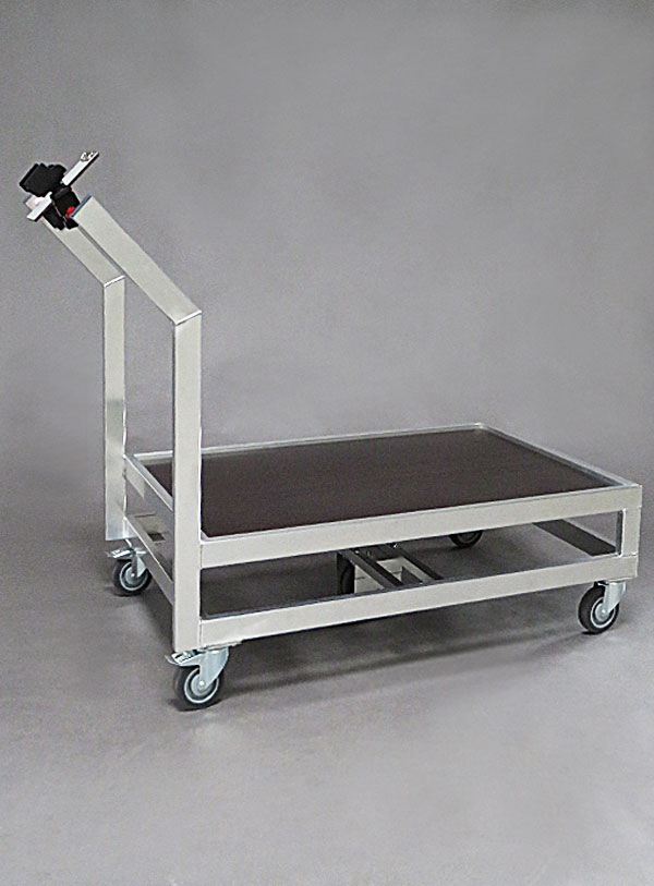 Produktabbildung eines Kommissionierwagen aus Aluminium, Plattformwagen für Paletten im Automobilzulieferbereich