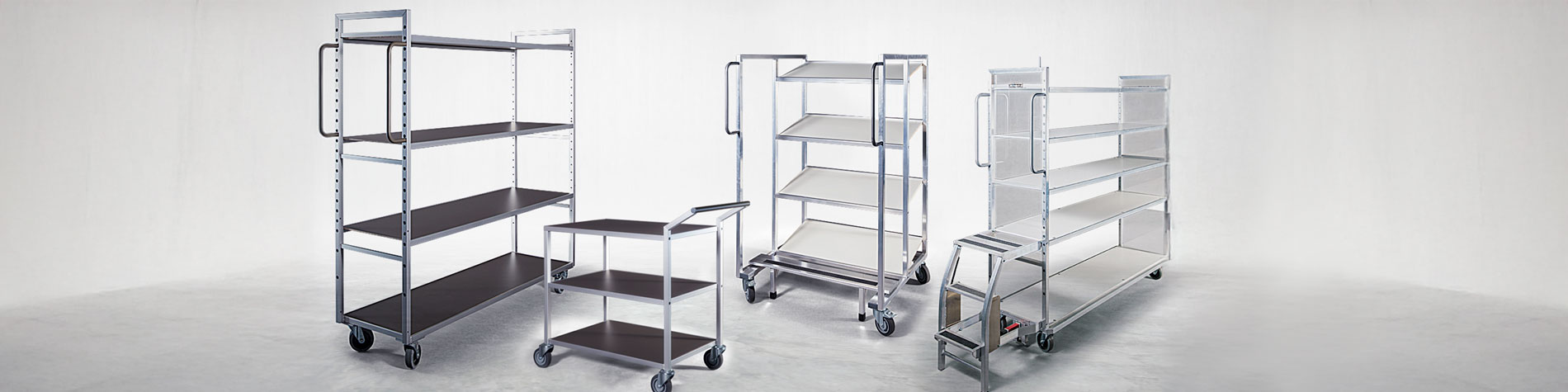 Zusammenstellung von vier Kommissionierwagen aus Aluminium, aus unterschiedlichsten Branchen